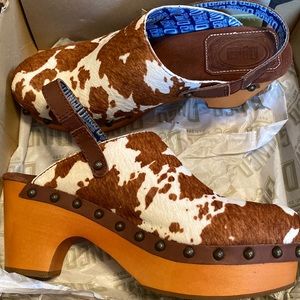 Cowhide Dingo Clogs